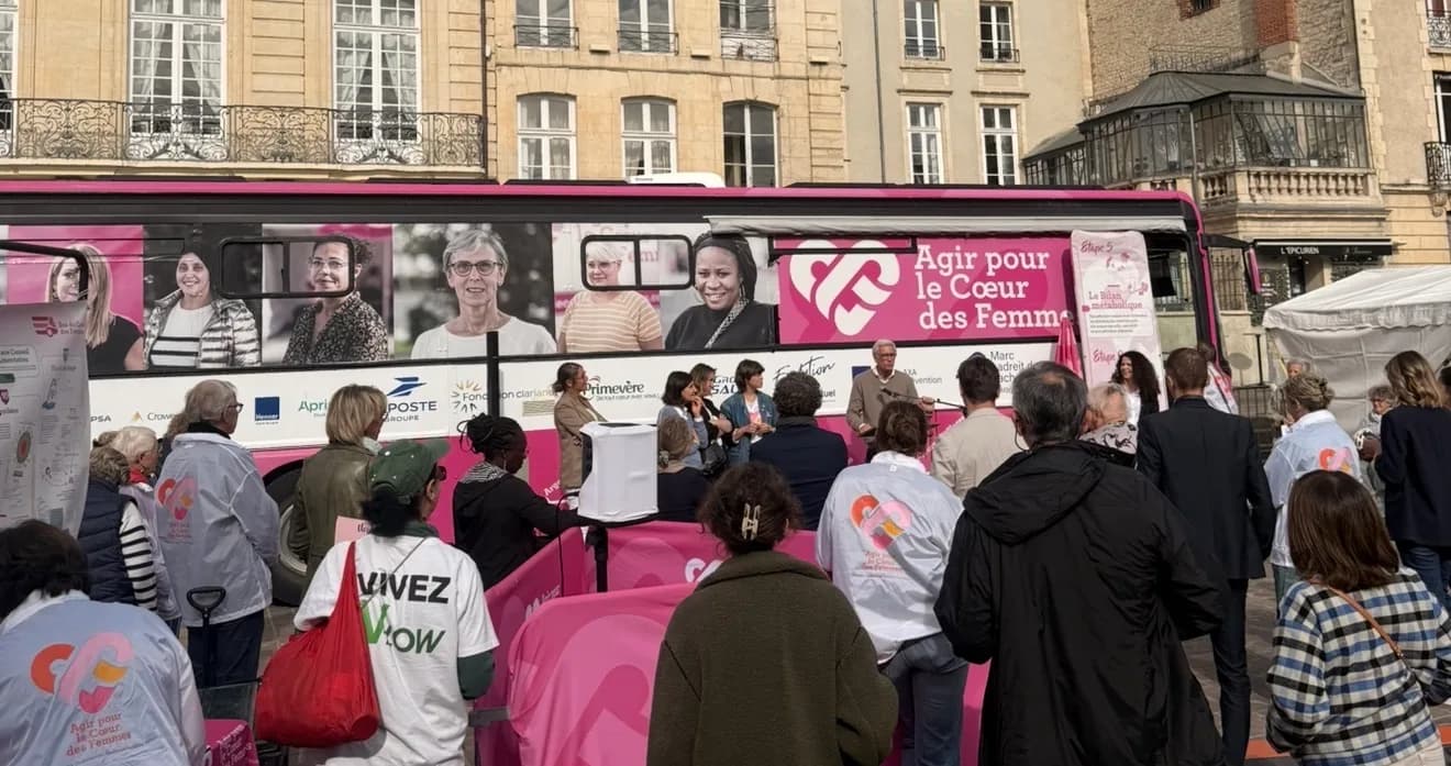 Village Santé Bien-être place Saint-Sauveur à Caen pendant l’étape du Bus du Cœur des Femmes